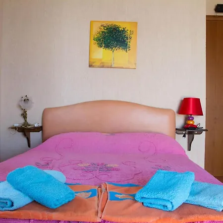 Ananda In Nies * Sourpi