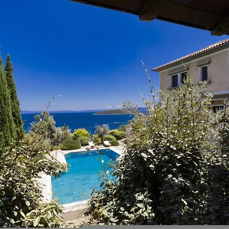 Ananda In Nies Villa