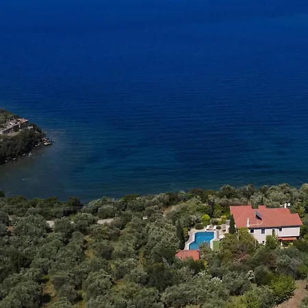 Ananda In Nies Villa