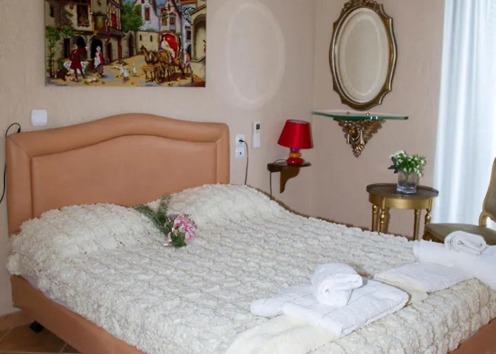 Ananda In Nies Sourpi