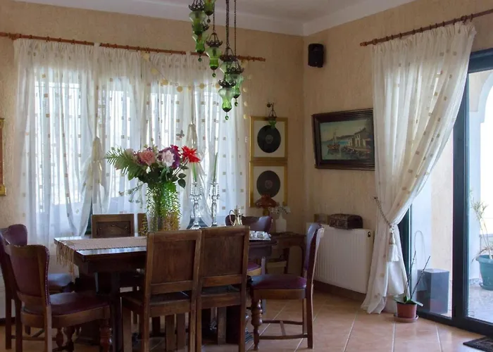 Ananda In Nies Sourpi