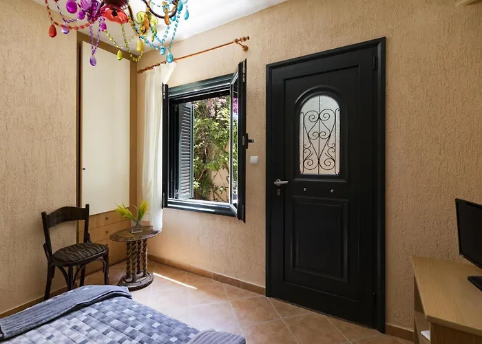 Ananda In Nies Sourpi