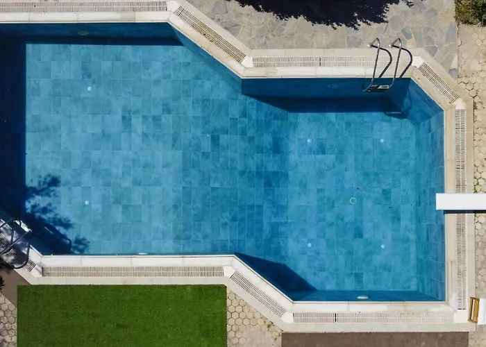 Ananda In Nies Villa