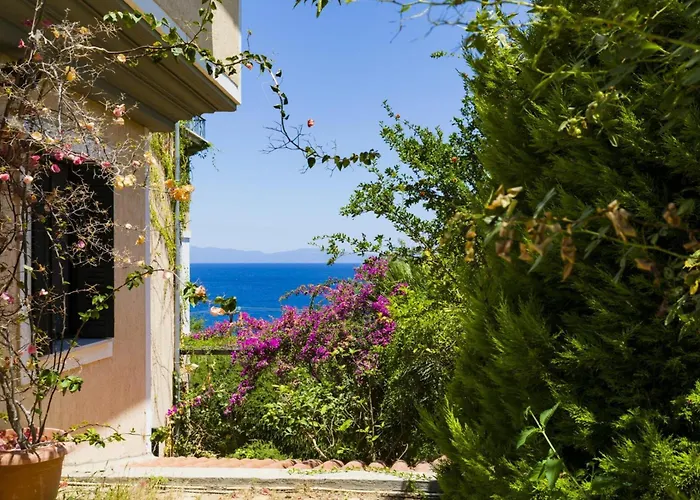 Ananda In Nies Villa