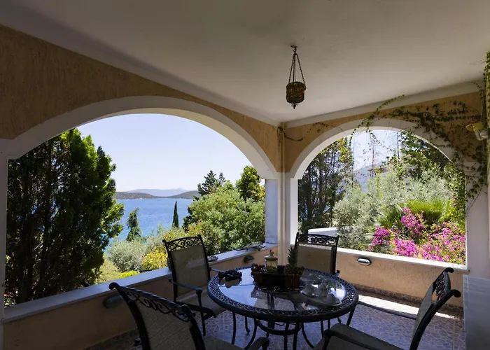 Ananda In Nies Sourpi